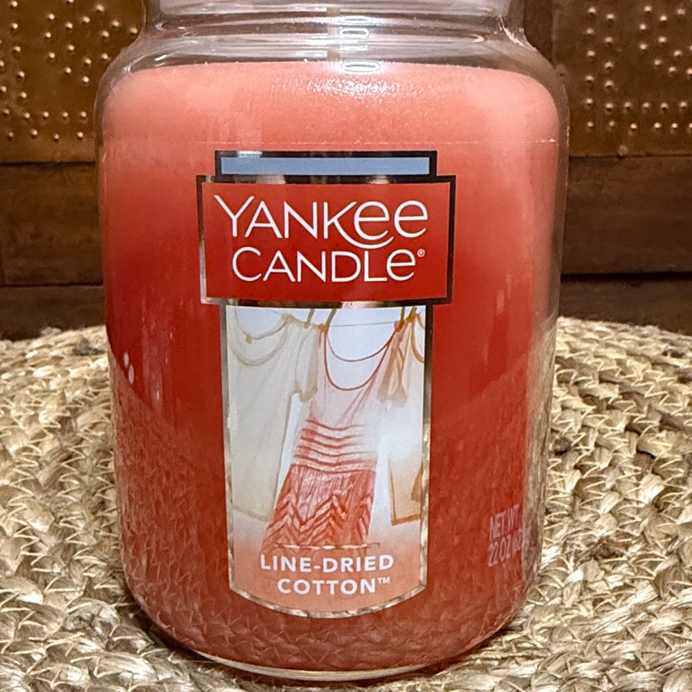Yankee Candle Coral Line-Dried Cotton